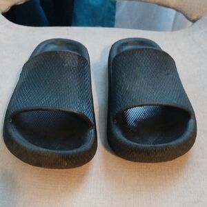 Woman Black Slide Sandals